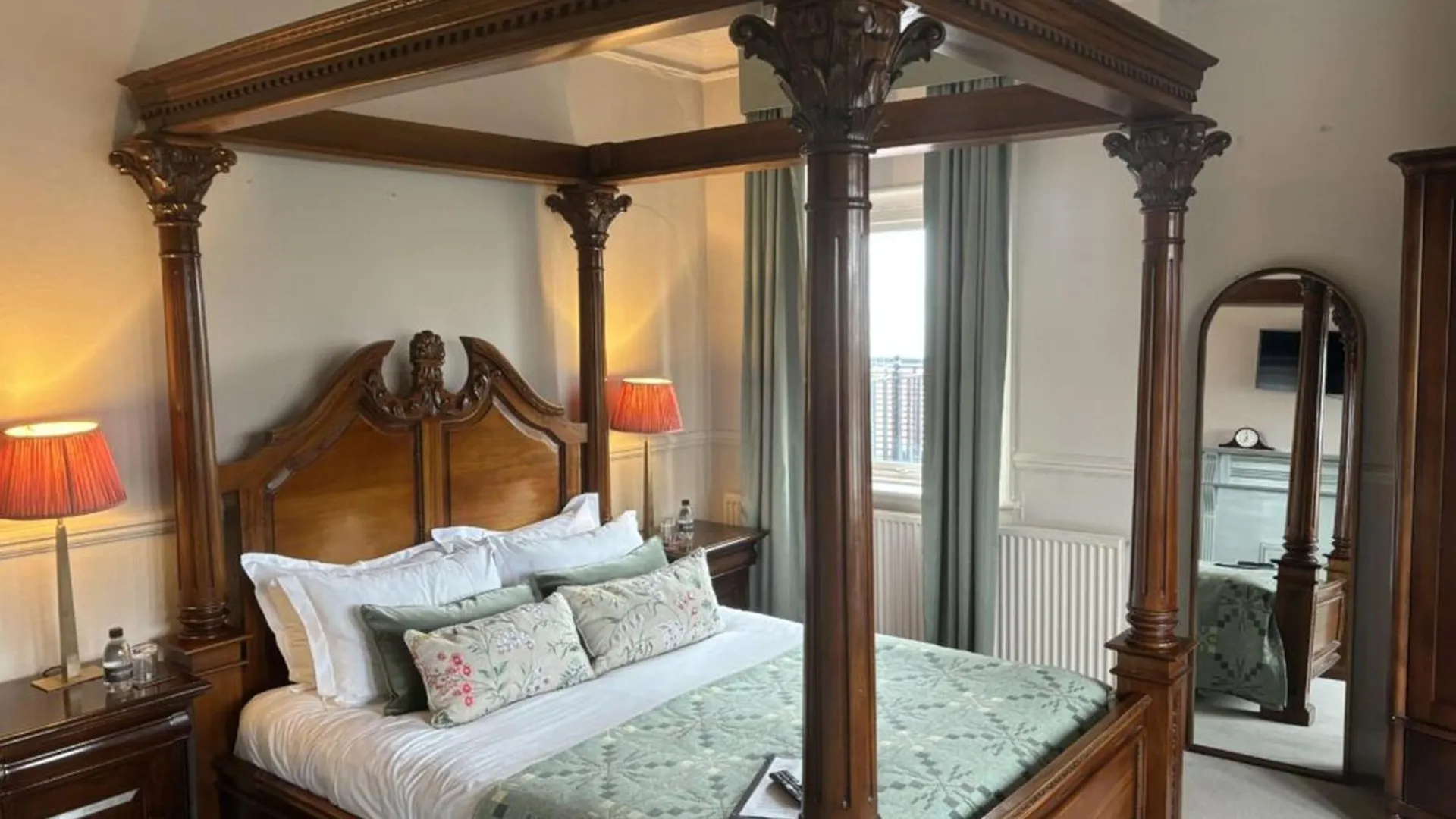 Hotel Victoria 로빈후즈베이